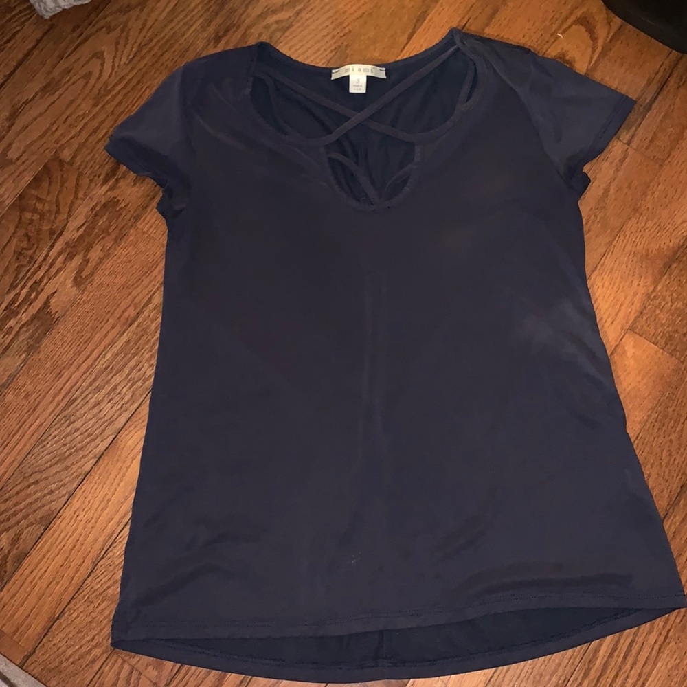 Tee shirt